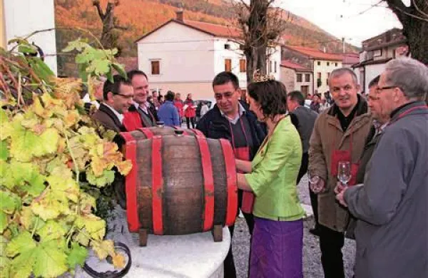 Med martinovanji Slovenci popijemo še več vina kot sicer