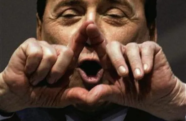 Silvio Berlusconi že napoveduje svojo vrnitev (Foto: Reuters)