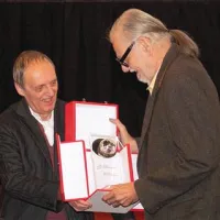 Dario Argento (levo) je Georgeu A. Romeru  izročil nagrado za življenjsko delo