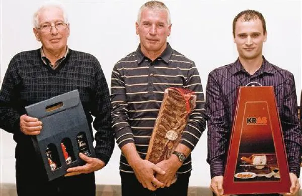 Šampionska mesta so med 171 vzorci  osvojili (z desne): zlato Robert Ščuka, srebro Oskar Kristančič  in bron Alojz Kodermac