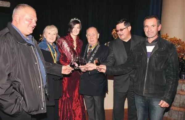 Zdravica v družbi kraljice terana Maruše Rogelja