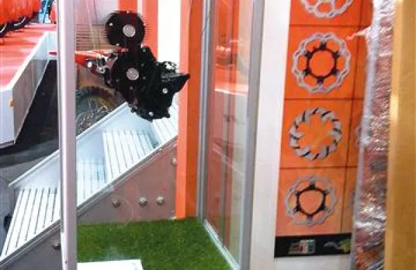 Prototip električnega motorja je na milanskem sejmu   sprožil  val navdušenja med proizvajalci dvokoles