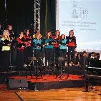 Dijaki so s svojim multikulturnim poklonom realki presenetili in navdušili