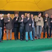 Skupinski posnetek vseh vinarjev, sodelujočih na martinovanju v Medani, ki se je seveda pričelo natanko ob 11.11