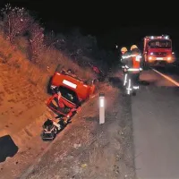 Pijana se je prevrnila in končala v jarku