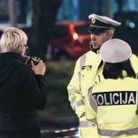 Večina voznikov in voznic, ki so jih v petek in soboto ponoči preizkusili z alkotestom, je za volan sedla trezna