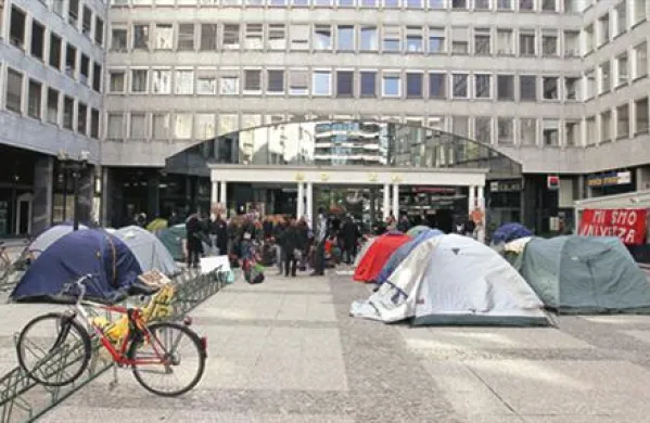 Protestniki že en mesec vztrajajo pred ljubljansko borzo