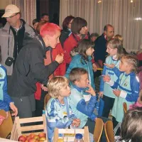 V pričakovanju razglasitve izidov v prostorih kobariške osnovne šole