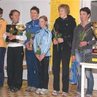 Šest najhitrejših deklet, z leve: Urša Trobec (2.), Mateja Kosovelj (1.), Mihaela Tušar (3.), Nika Šturm (4.), Marjeta Stržinar (5.), Danjela Ivančič (6.)