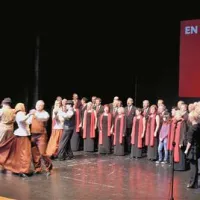 Na odru   je  nastopilo več kot 200 glasbenikov, pevcev, plesalcev ...