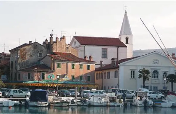 Vlomilec se je večkrat vračal na izolski Veliki trg 