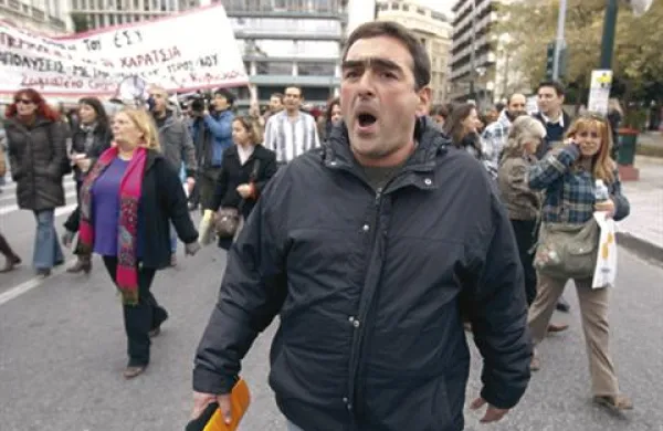 Nove vlade še ni podprl parlament, Grki pa že protestirajo proti njej