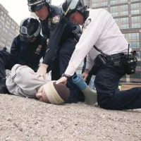 Policisti so aretirali približno 200 ljudi, ki niso hoteli zapustiti parka