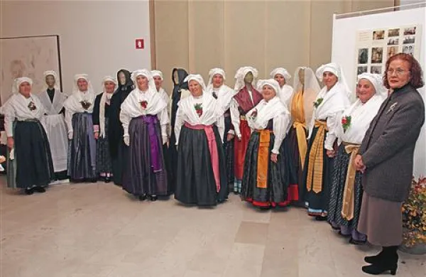 Članice društva med razstavnimi eksponati