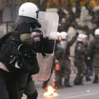 Spopad med protestnikom in policistom