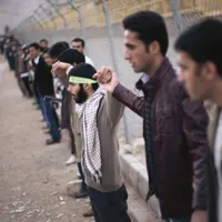 Iranski študenti so v podporo iranskemu jedrskemu programu  s “človeško verigo” med demonstracijami v isfahanu