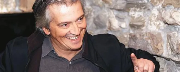 Iztok Mlakar: “Komedijantstvo je eden tistih poklicev, ki jih ne opravljaš zaradi denarja, ki jih ne opravljaš, ker te veselijo, ampak zato,  ker se veliko slabše počutiš, če jih ne opravljaš.”