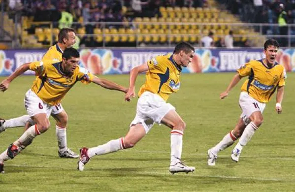 Nekoč so bili v Kopru - na fotografiji je le še en igralec (Enes Handanagić, prvi z leve), ki še nosi rumeno-modri dres.  Za njim so Dalibor Volaš, Aleksander Rajčevič (oba Maribor) in Anej Lovrečič (Olimpija).