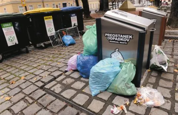 V Sloveniji recikliramo le štiri odstotke plastičnih vrečk