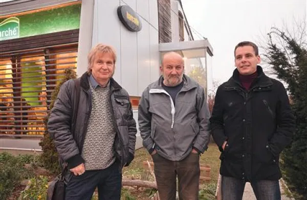 Robert Škrlj, Tomo Šajn in Peter Verč na poti po novinarsko nagrado