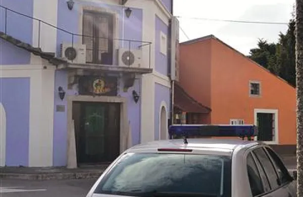 Eno od hišnih preiskav so kriminalisti opravili tudi v sežanskem nočnem lokalu