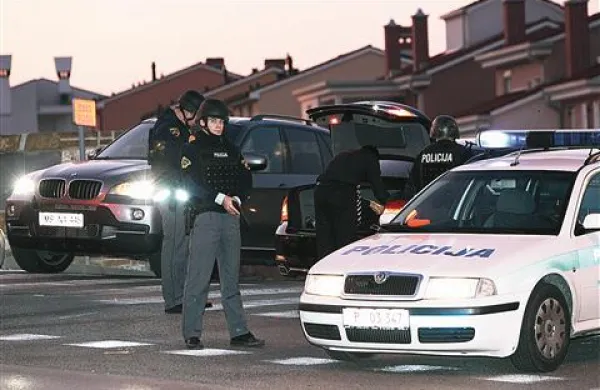 Na širšem območju Kopra so policisti postavili blokade