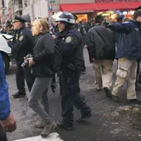 V New Yorku so policisti aretirali 300 protestnikov