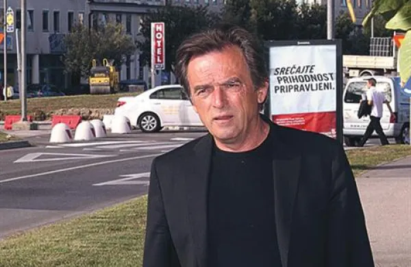 Marjanu Mikužu  Robert Časar v zasebni kazenski tožbi očita razžalitev in žaljivo obdolžitev