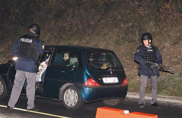 Po obvestilu o ropu so na širšem območju postavili blokade