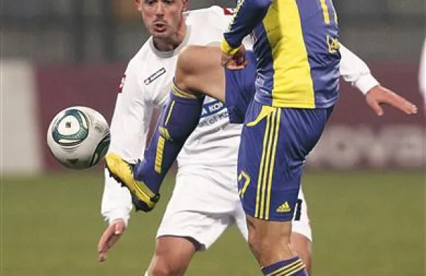 Strelca (ne)spornih zadetkov na sobotni tekmi v Mariboru Ivica Guberac (levo) in Dalibor Volaš