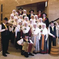 Članice in člani folklorne skupine Kraški šopek imajo za seboj prvo petletko, pred seboj pa že  tudi naslednjo