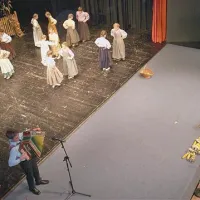 V kulturnem domu se veselje do folklorne tradicije iskrilo ne le med odraslimi, temveč tudi med Otroki z Majlonta, ki so zacepetali, zapeli in zagodli na ljudske viže