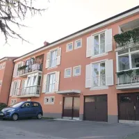 V večstanovanjskih hišah v Ulici II. prekomorske brigade 21 in 21a so nekaj časa v skupni fond vplačevali višje zneske, saj so se zavedali, da bodo morali financirati večje posege na stavbah 