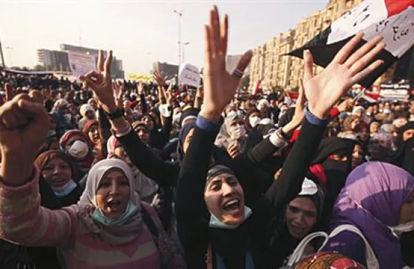 Na trgu Tahrir naj bi se zbralo več desettisoč protestnikov in ne (še) napovedan milijon demonstrantov