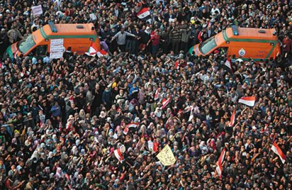 Množica na trgu Tahrir je vse večja