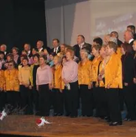 Na koncu letošnje, jubilejne revije, so stopili na oder vsi pevci in družno zapeli primorsko himno