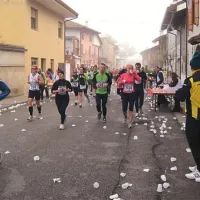Na okrepčevalnicah je za skoraj 3000 tekači ostajalo veliko plastike