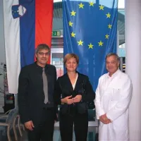  Minister za zdravje Dorijan Marušič, direktorica območne enote ZZZS Koper Damjana Jelačin Ivanovič in direktor postojnske porodnišnice Aleksander Merlo ob včerajšnjem ogledu energetske obnove stavbe 