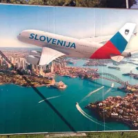 Jumbo plakati Popovičeve stranke Avion delujejo na  Qantasov idejni pogon