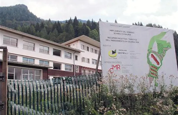 Gradbišče novega hotela je že ograjeno