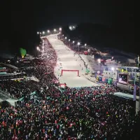 Na snežnem stadionu se ob nočnem slalomu zbere 50.000 gledalcev