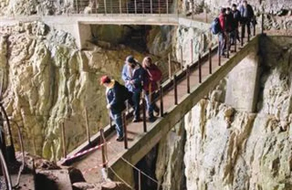 Izjemna prostornina podzemnega kanjona je tisto, kar loči Škocjanske jame od drugih jam in jih uvršča ob bok nekaterim svetovno znanim podzemeljskim znamenitostim na svetu