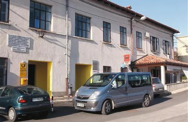 30-letni Izolan se je po vlomu skril v notranjosti pošte, kjer ga je zalotil Sintalov varnostnik