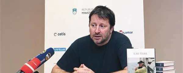 Igor Šterk je z izdajo knjige, ki bo naprodaj le na  Petrolovih bencinskih servisih, postavil spomenik svojemu očetu