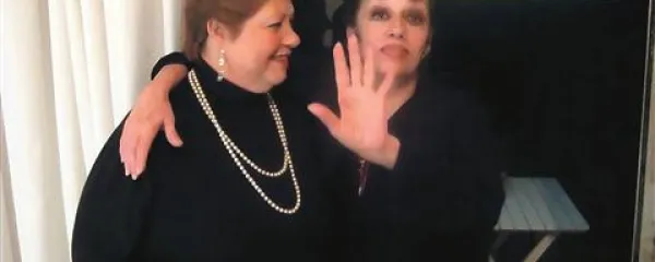 V Argentini so se tudi Slovenci kmalu navzeli pregovornega argentinskega temperamenta: Olga Ličen (levo) s prijateljico  Edelmiro mas Garcia de Barquin