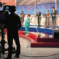 Še zadnje priprave v studiu TV Slovenija, potem pa ... akcija, snemamo!