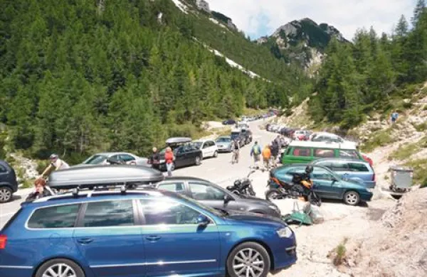 DRSC predlaga, da bi denar, zbran v “zaprtih” alpskih dolinah, porabili za vzdrževanje dragih cest