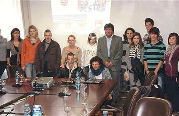 Mladinski center Podlaga na obisku pri županu