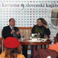 V debatni kavarni  (z leve): Primož Čučnik, Ciril Zlobec, Martina Kafol in Miran Košuta