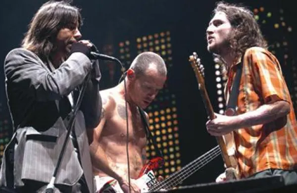 Red Hot Chili Peppers nastopajo od leta 1983, svetovno priljubljenost pa so dosegli po albumu Blood Sugar Sex Magic leta 1991. Prejeli so sedem grammyjev in prodali več kot 70 milijonov plošč.